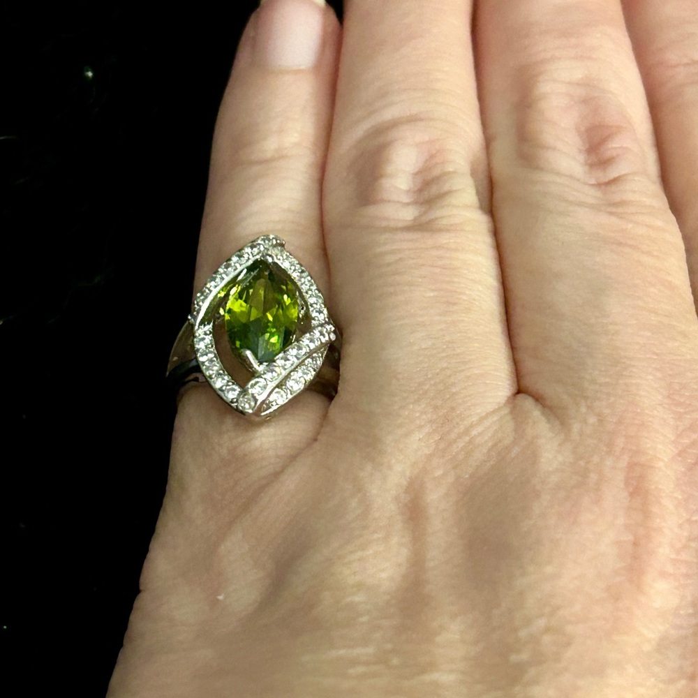 Silver 925 Ring with Peridot Gemstone and Crystal Accents size 5.75 - Picture 4 of 6